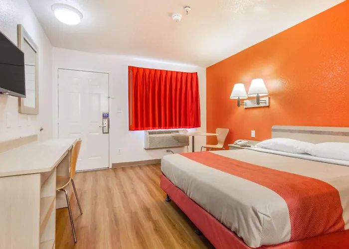 Hotel 6-phoenix, Az - West Phoenix