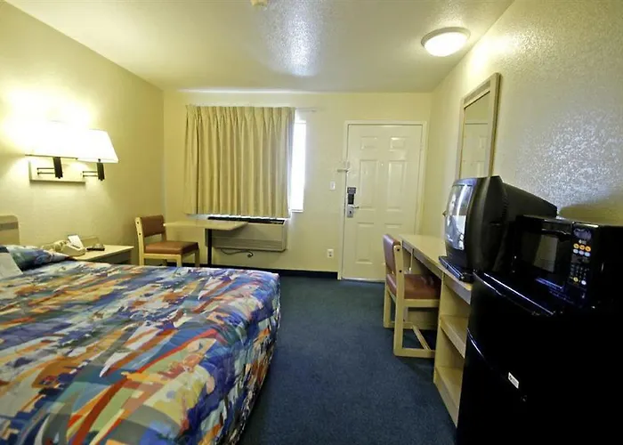 Hotel 6-phoenix, Az - West Phoenix
